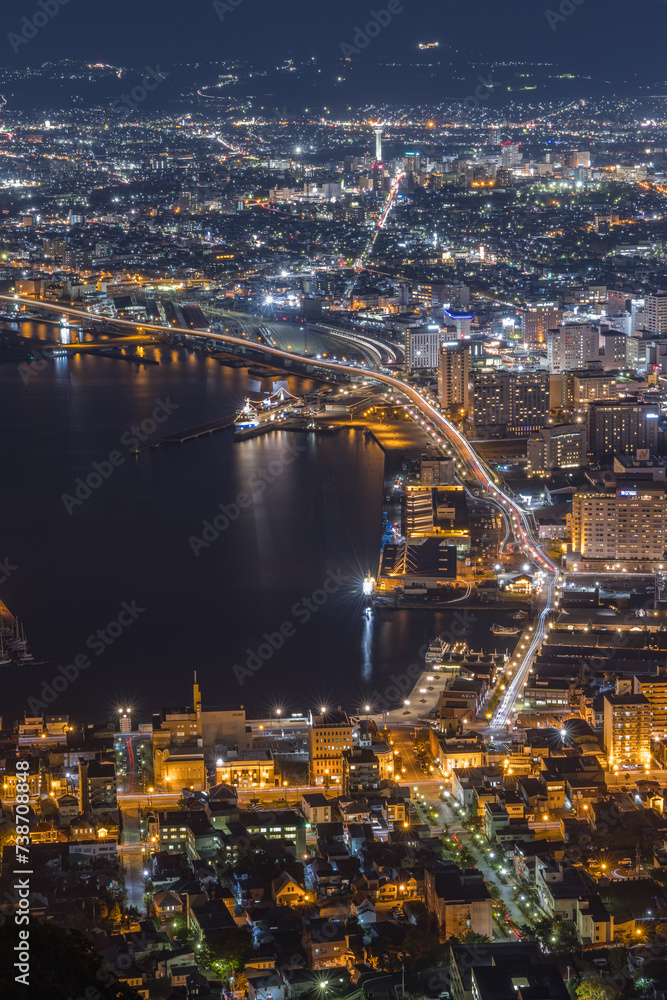 Naklejka premium 日本 北海道函館市にある函館山展望台から見える市街地の夜景と函館港