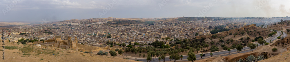 Vistas a la Medina de Fez desde las Tumbas benimerinas.(marinid tombs).