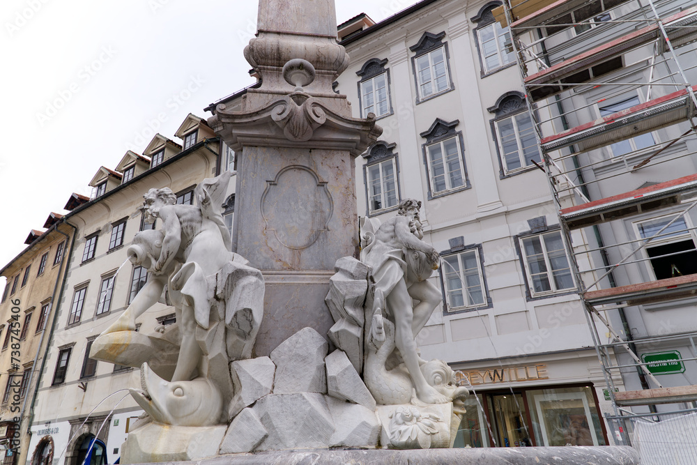 Obraz premium Famous fountain of the three Carniolan Rivers made by Francesco Robba at the old town City of Ljubljana on a cloudy summer day. Photo taken August 9th, 2023, Ljubljana, Slovenia.
