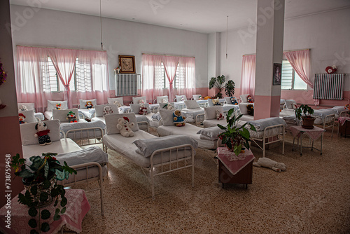 Wallpaper Mural Schlafsaal in einem KIinderheim, Aley, Libanon Torontodigital.ca