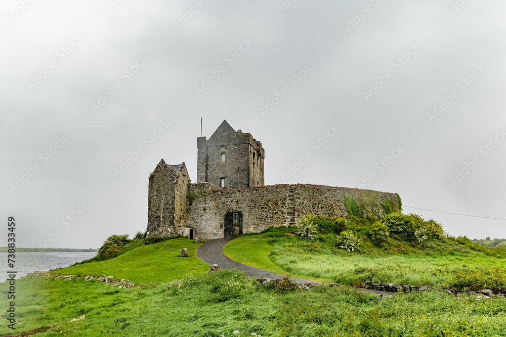 Dunguaire Castle, a 16th-century tower house on the southeastern shore of Galway Bay in County Galway, Ireland, near Kinvara. Dunguaire Castle, a 16th-century tower house on the southeastern shore of Galway Bay in County Galway, Ireland, near Kinvara.
