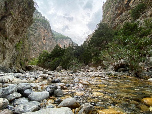 Obraz na plátně Wandern durch die Samaria-Schlucht