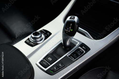 Automatic car gear shifter