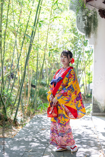 沖縄県那覇市の中国庭園で琉装を着た２０代の若い日本人女性 A young Japanese woman in her 20s wearing Ryuso in a Chinese garden in Naha City, Okinawa Prefecture photo