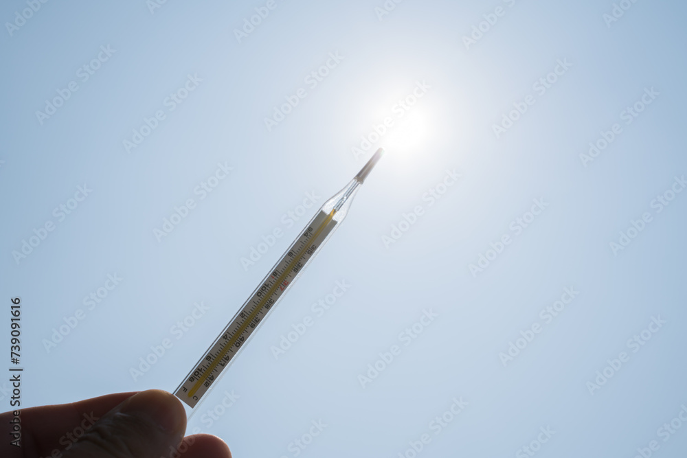 Naklejka premium thermometer temperatur check white background