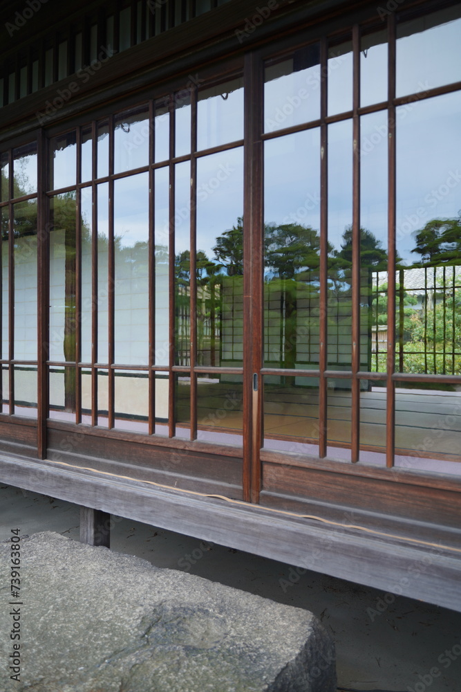 日本の四国、香川県、高松にある玉藻公園の披雲閣。たまも公園にある古い日本建築の家屋。 日本の四国、香川県、高松にある玉藻公園の披雲閣。たまも公園にある古い日本建築の家屋。
