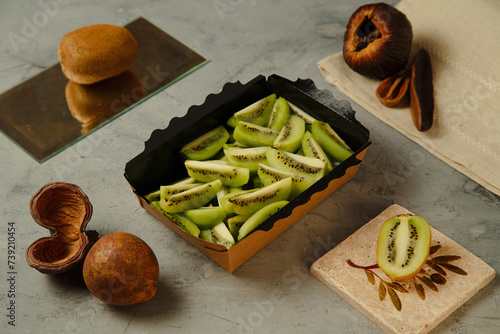 sliced kiwi