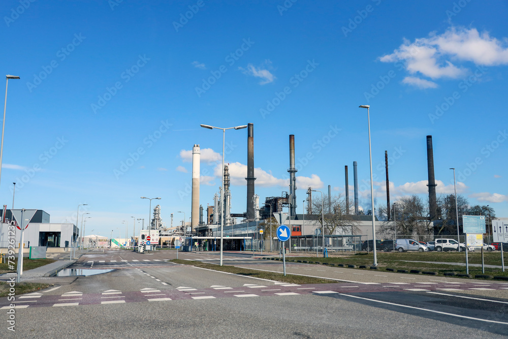 Refinery of BP Europoort in the Europoort harbor as part of the port of Rotterdam Refinery of BP Europoort in the Europoort harbor as part of the port of Rotterdam