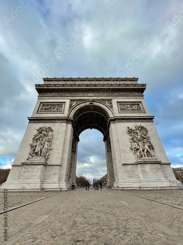Arc de Triumph in Paris, France © Guims