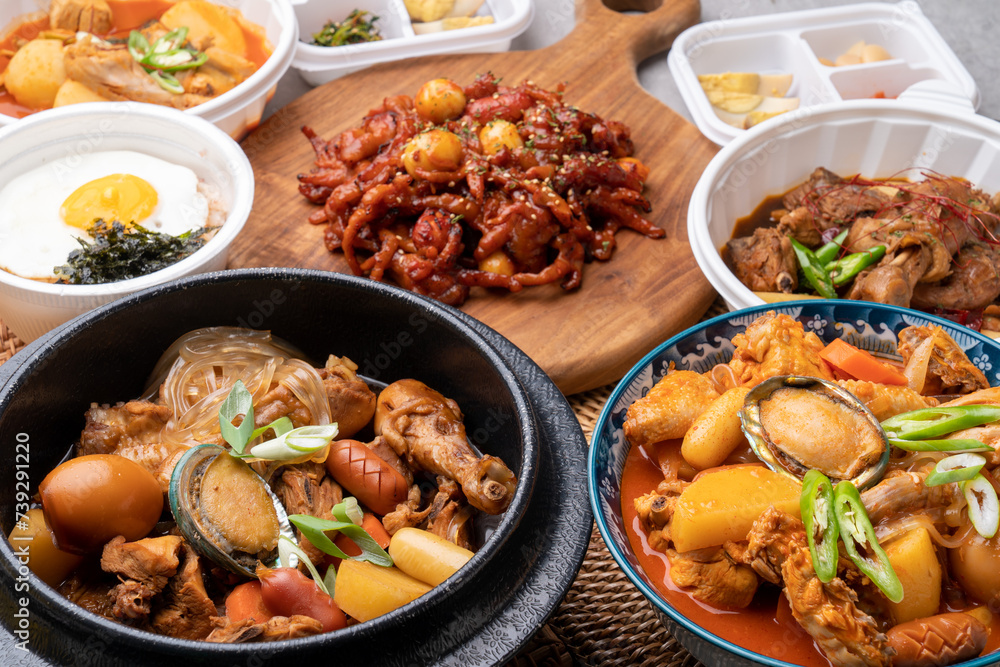 Steamed chicken, chicken stew, earthen pot, Korean food, side dishes, chicken feet, stir-fried, steamed