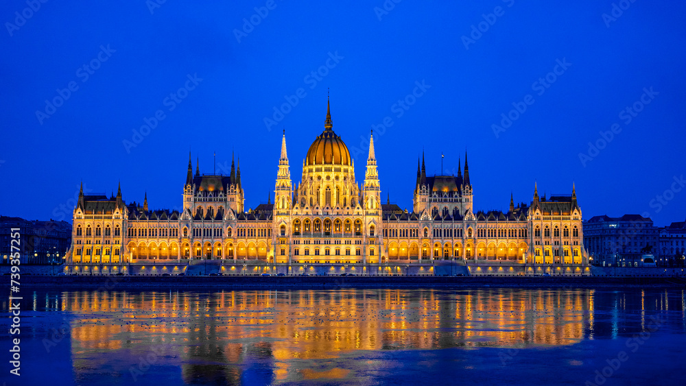 Naklejka premium hungarian parliament building