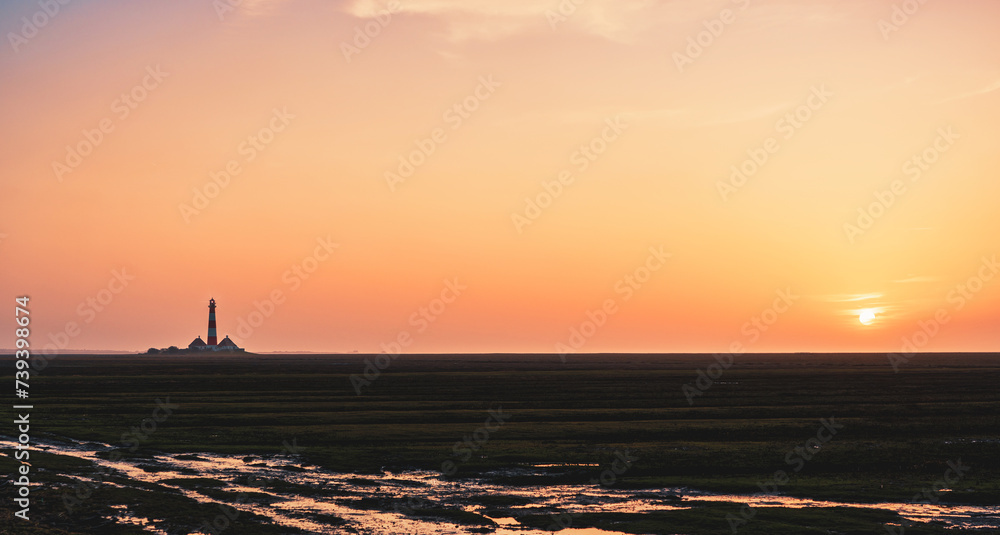 Φωτογραφία Westerheversand lighthouse on the North Sea a landmark of the Eiderstedt peninsula in Germany