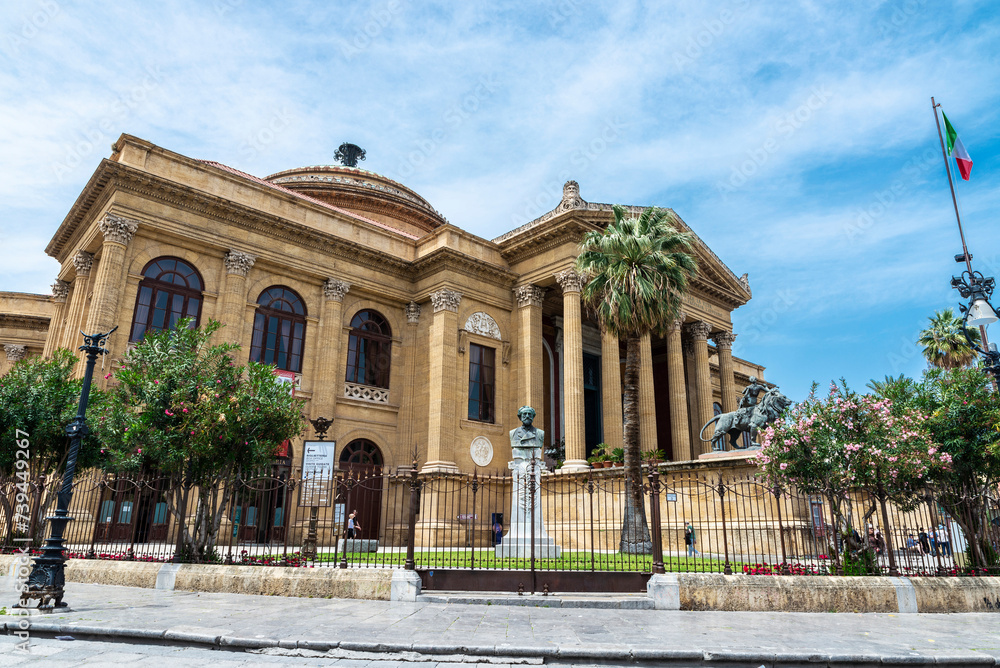 Teatro Massimo Vittorio Emanuele in Palermo, Sicily, Italy Teatro Massimo Vittorio Emanuele in Palermo, Sicily, Italy