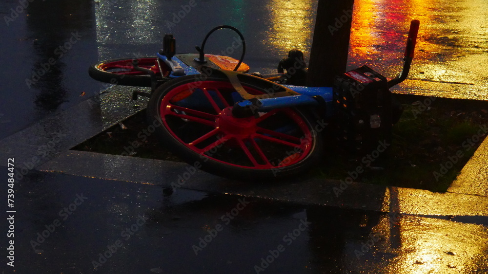 Foto de Vélo de transport, moyen de transport, renversé, cassé, par ...