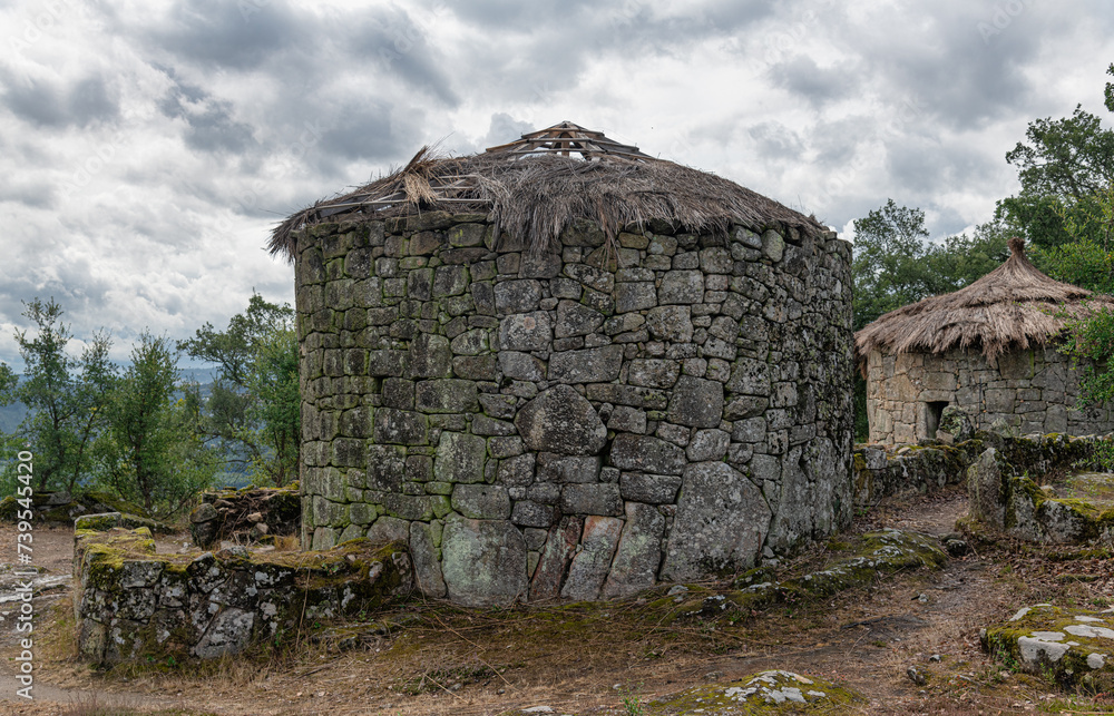 Φωτογραφία The Citânia de Briteiros is an archaeological site of the Castro culture near Guimaraes