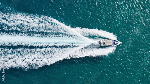 Wallpaper Mural Overhead small ship sailing fast leaving trace of white foamy waves tail in green water. Ocean cruise in Oahu island shore. Hawaii active tourism background. Tourist attraction on small boat in ocean Torontodigital.ca