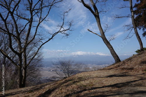 宮城県山本町にある深山の山頂から見る雪を被った蔵王連峰 photo