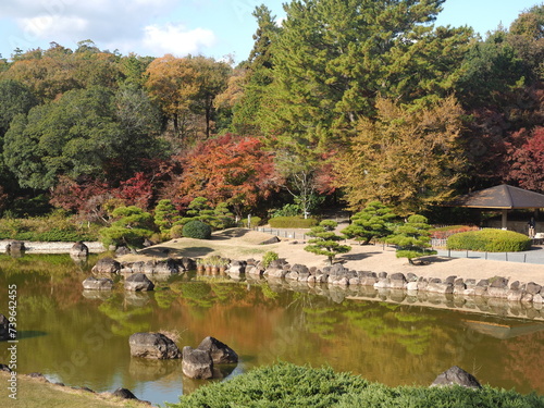 秋の日本庭園の風景