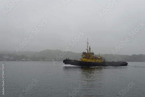Tug "Slavyanets" in the waters of the Slavyansk shipyard © b201735