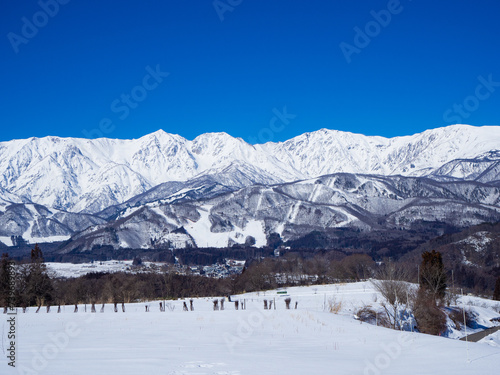 冬の白馬村　冠雪した北アルプス　白馬三山 © RATM
