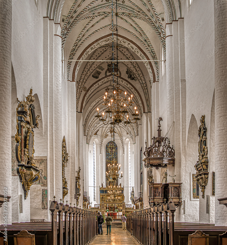 Aisle of the Århus cathedral with people standing
