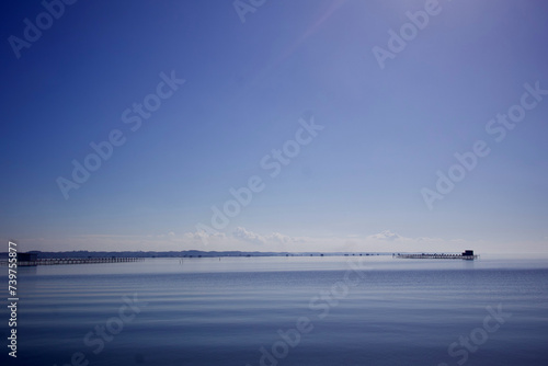 青い湖の凪
