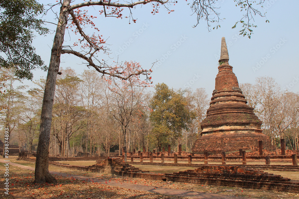 ruined temple (wat phra that) in khamphaeng phet in thailand ruined temple (wat phra that) in khamphaeng phet in thailand