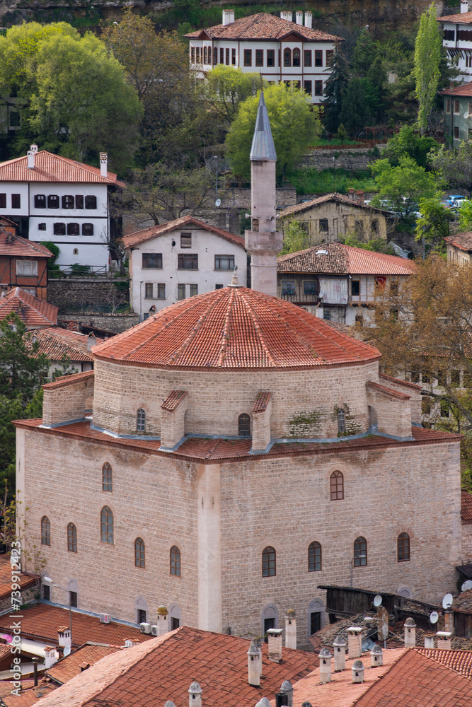 Obraz premium Traditional Ottoman Houses and mosques and Turkish baths in Safranbolu. Safranbolu is a UNESCO World Heritage Site. Old wooden mansions Turkish architecture. Safranbolu view.