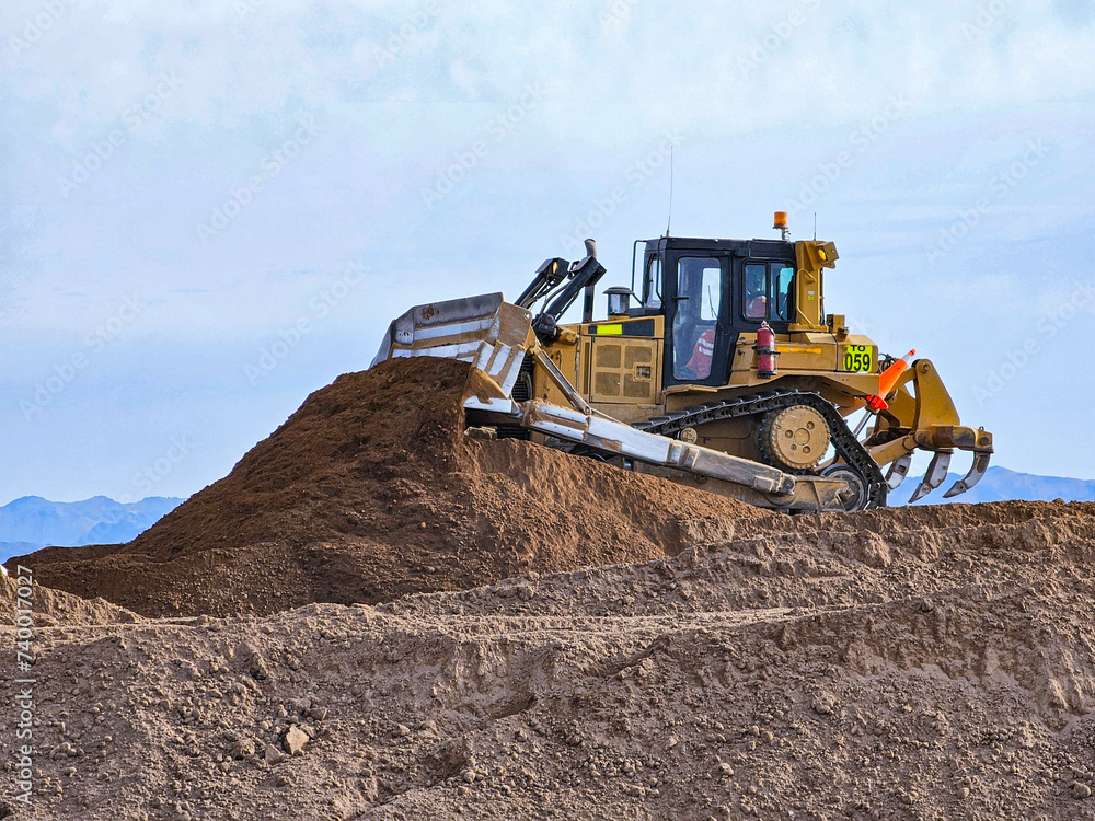 Obraz premium Bulldozer type construction machinery working on bulk earthworks in a mine.