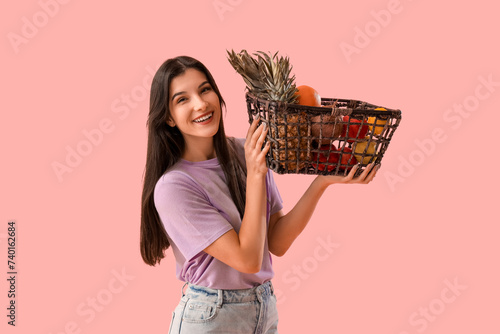 Pretty young woman with fre...