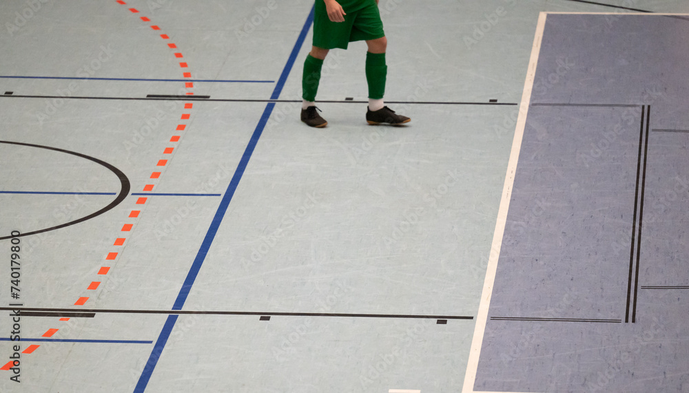 Futsal Hallen Fußball und Sporthallenboden in einer Sporthalle mit diversen Spielfeld Linien