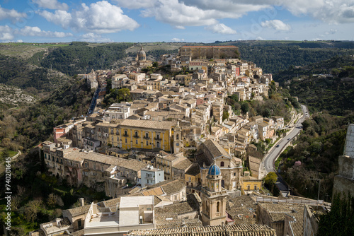 Veduta panoramica della città barocca di Ragusa Ibla photo