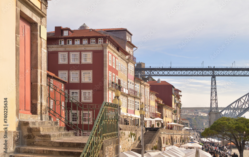 Paisagem urbana da baixa da cidade do Porto em Portugal, zona antiga e histórica