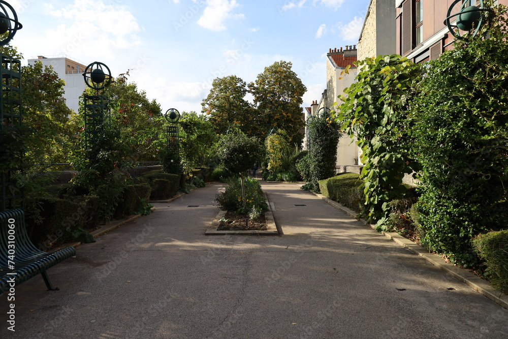 the Coulée Verte viaduct is an elevated urban garden in the 12th arrondissement of Paris the Coulée Verte viaduct is an elevated urban garden in the 12th arrondissement of Paris