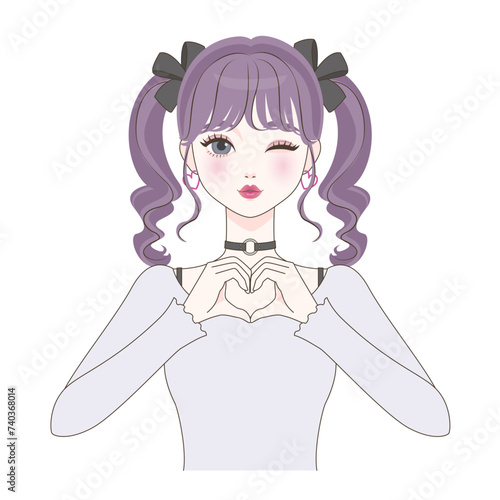 胸元でハートをつくる女の子