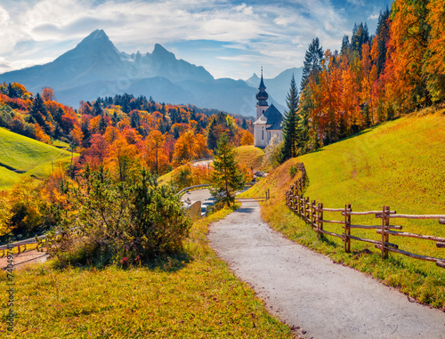 Obraz na płótnie Iconic picture of Bavaria with Maria Gern church with Hochkalter peak on background. Sunny autumn scene of Alps. Stunning landscape of Germany countryside. Traveling concept background. w salonie