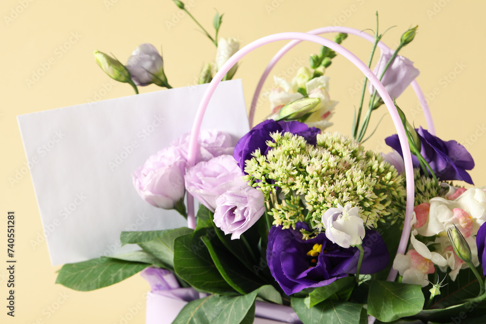 Obraz premium Beautiful, fresh flowers in a gift bag.