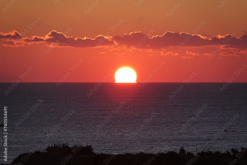 Sonnenaufgang am Meer bei Rhodos, Blick zur Tuerkei Sonnenaufgang am Meer bei Rhodos, Blick zur Tuerkei
