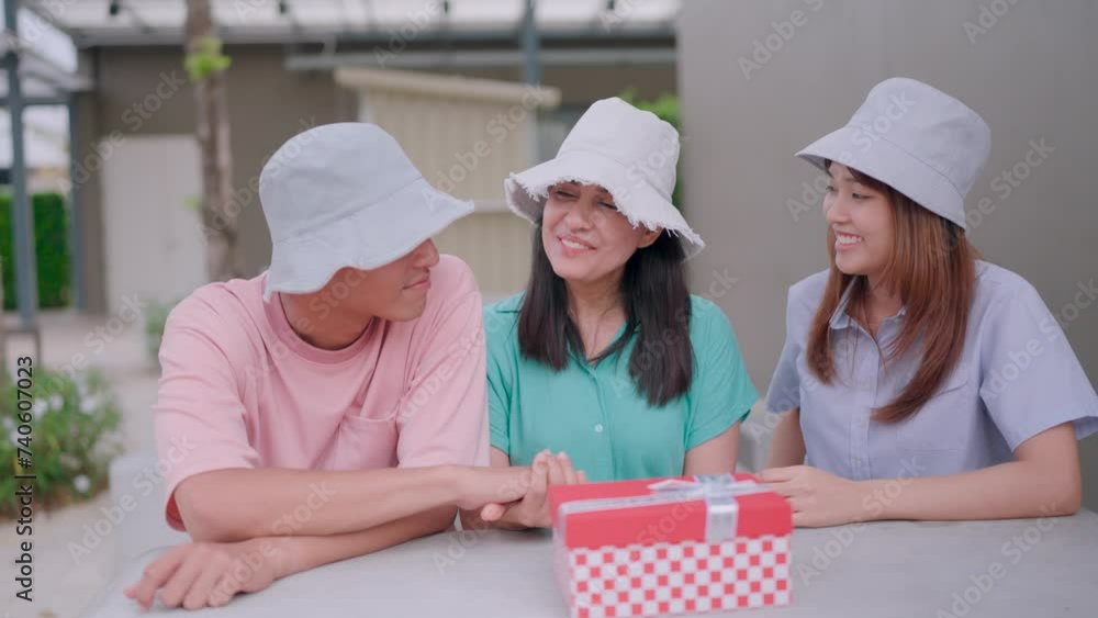 Close-up photo of son, daughter-in-law, mother spending happy time. Mother's Day Public Discussion with Young Mothers Asian adults Middle-aged mother smile happily Close-up photo of son, daughter-in-law, mother spending happy time. Mother's Day Public Discussion with Young Mothers Asian adults Middle-aged mother smile happily