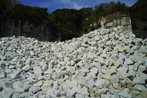 石切山脈（いしぎりさんみゃく）は日本の茨城県笠間市にある日本最大の稲田石の採石場。