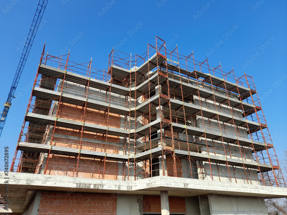 Lavori in corso nel cantiere edile per ristrutturazione edilizia