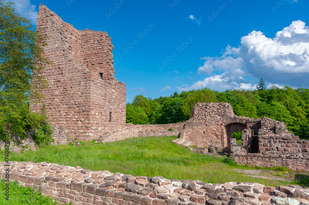 Ruine Lützelburg bei Lutzelbourg. Department Mosel in der Region Lothringen in Frankreich