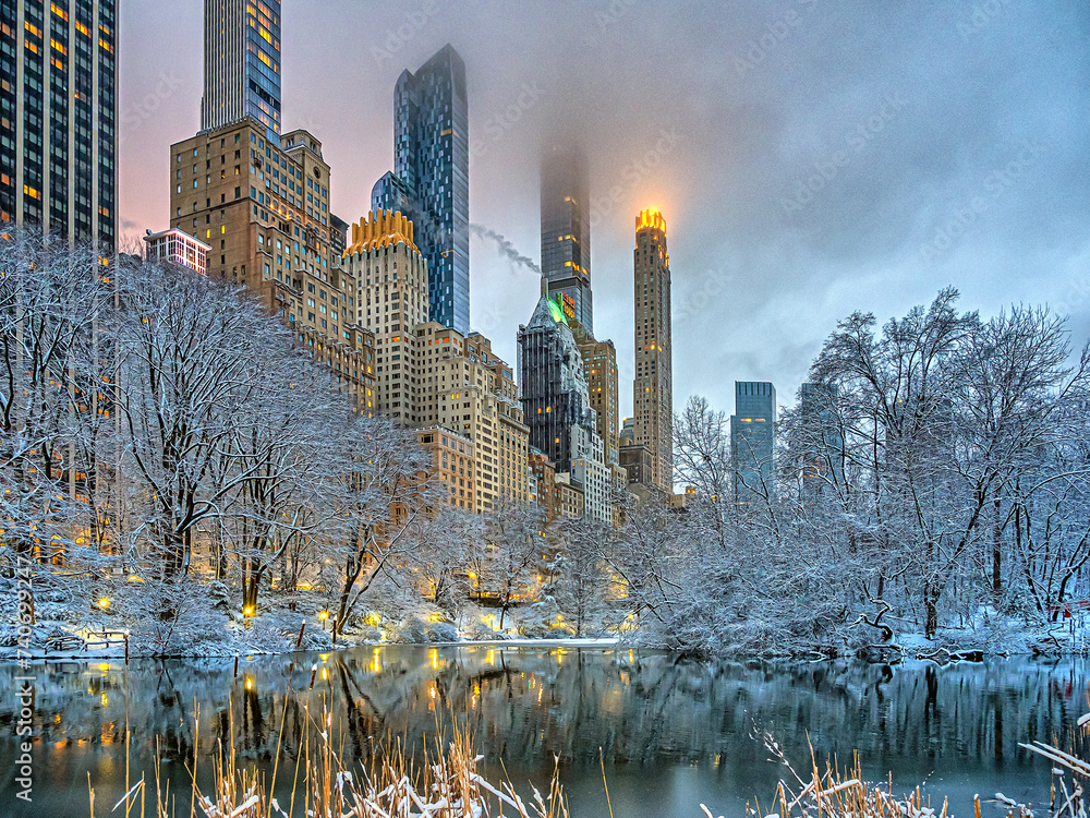 Fototapeta premium Central Park in winter , snow storm