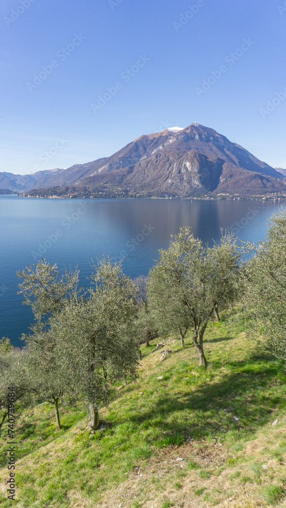lake in the mountains on a sunny day, Lago di Como
