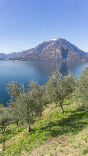 lake in the mountains on a sunny day, Lago di Como © Rodrigo