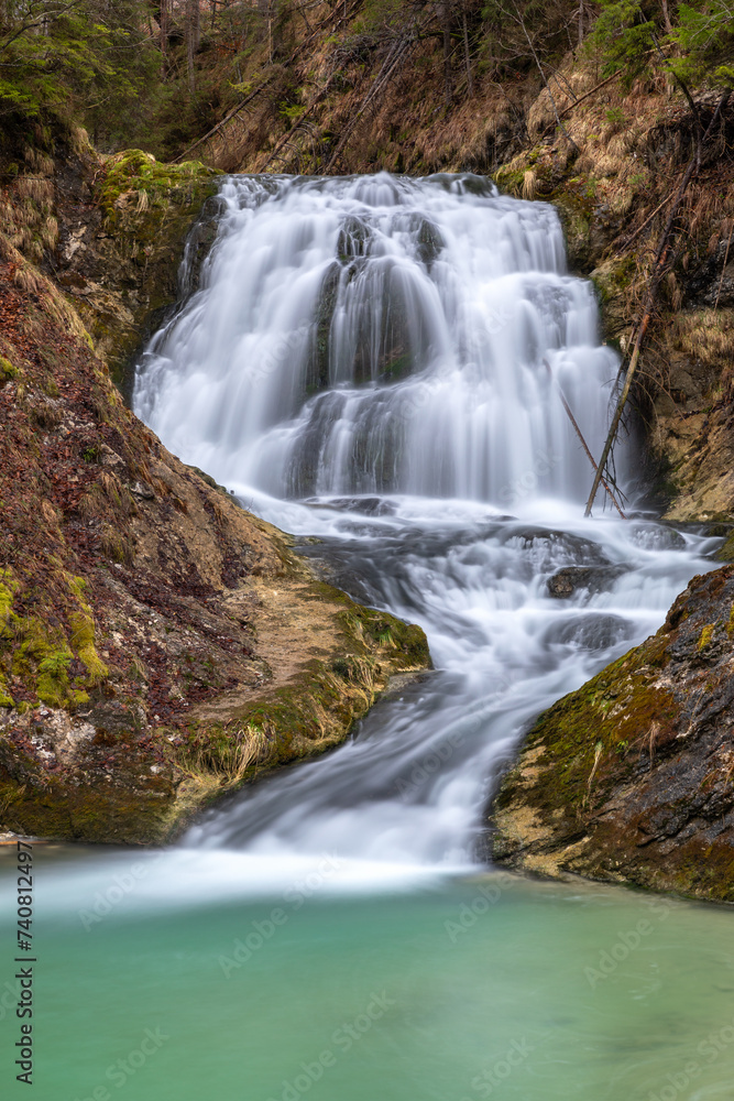 Obraz premium Wasserfall am Obernachkanal bei Wallgau, Bayern