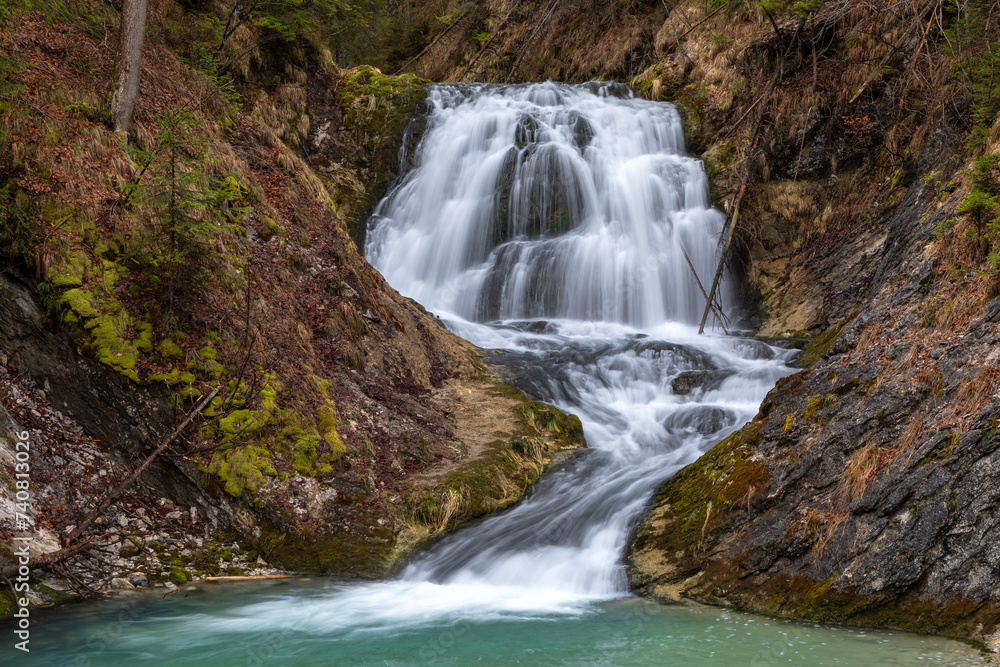 Naklejka premium Wasserfall am Obernachkanal bei Wallgau, Bayern