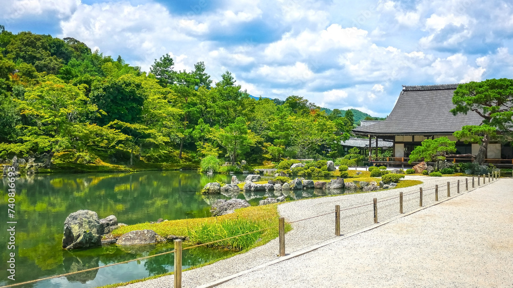 Fototapeta premium Tenryū-ji’s beautiful landscape garden and Sogen Pond in the Arashiyama district of Kyoto, Japan.