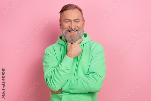 Photo of smart clever guy dressed green hoodie smiling hand arm chin isolated pink color background © deagreez