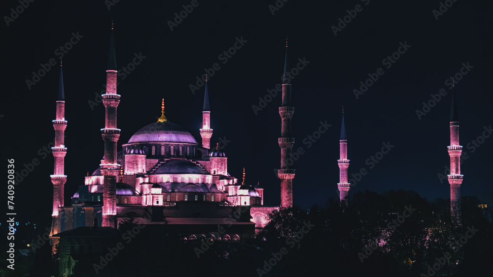 Obraz premium Sultan Ahmed or Blue Mosque at night time with purple lighting. Istanbul, Turkey